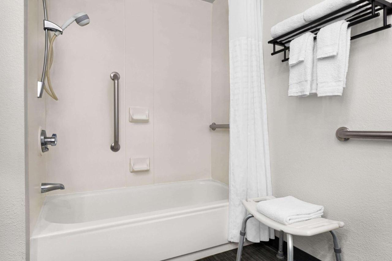 La Quinta By Wyndham Cleveland Airport West Hotel North Olmsted Kültér fotó