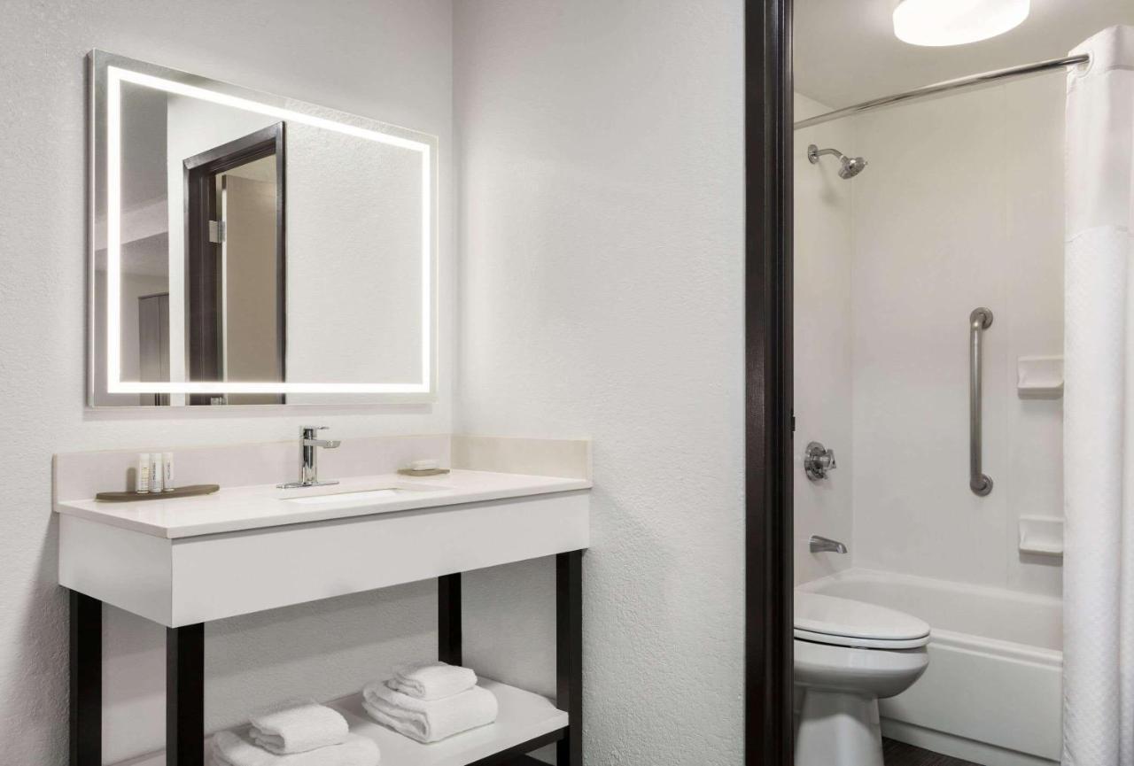 La Quinta By Wyndham Cleveland Airport West Hotel North Olmsted Kültér fotó