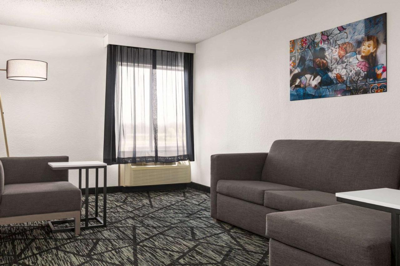 La Quinta By Wyndham Cleveland Airport West Hotel North Olmsted Kültér fotó