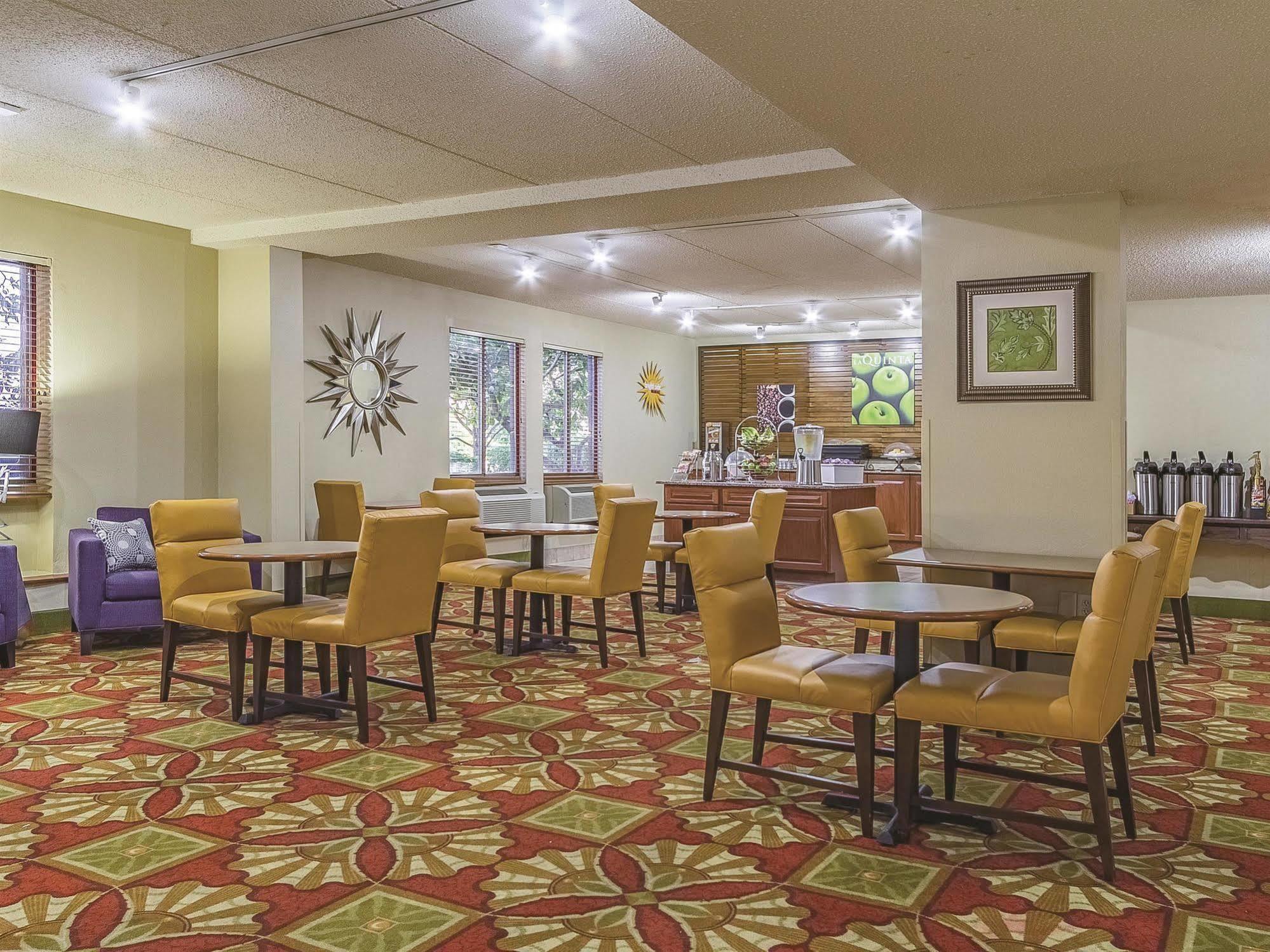 La Quinta By Wyndham Cleveland Airport West Hotel North Olmsted Kültér fotó